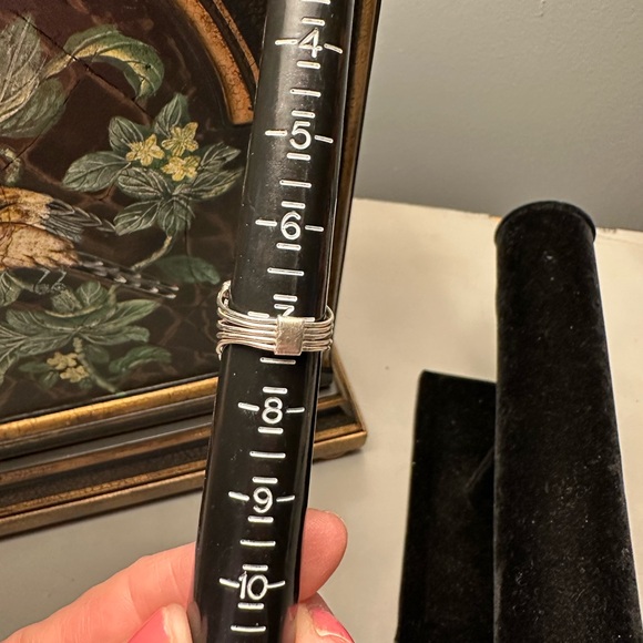 Elegant Silver Women's Ring - Picture 5 of 6